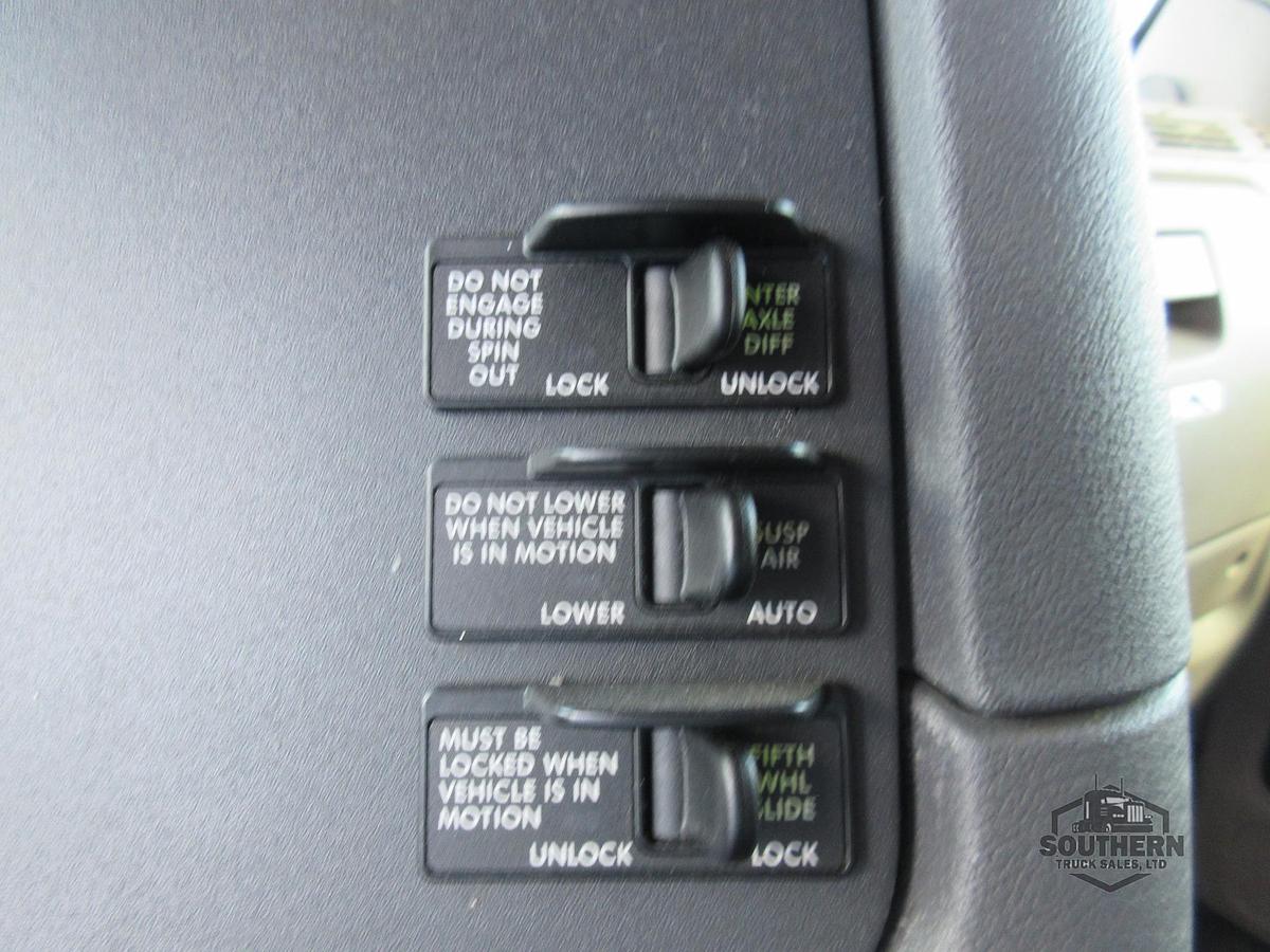 Used 2018 FREIGHTLINER CASCADIA 113