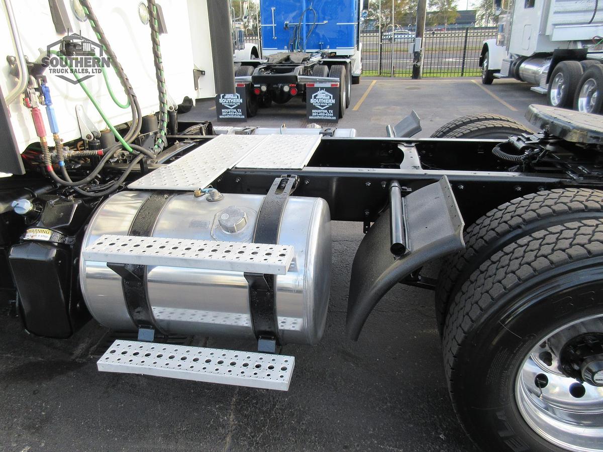 Used 2018 FREIGHTLINER CASCADIA 113