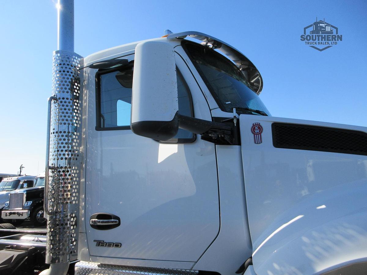 2025 KENWORTH T880