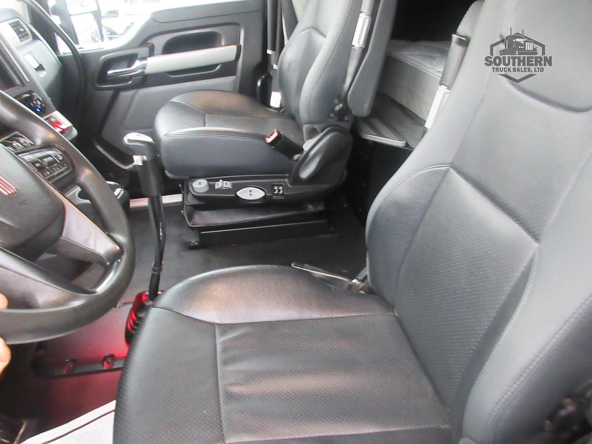 Used 2023 KENWORTH T880