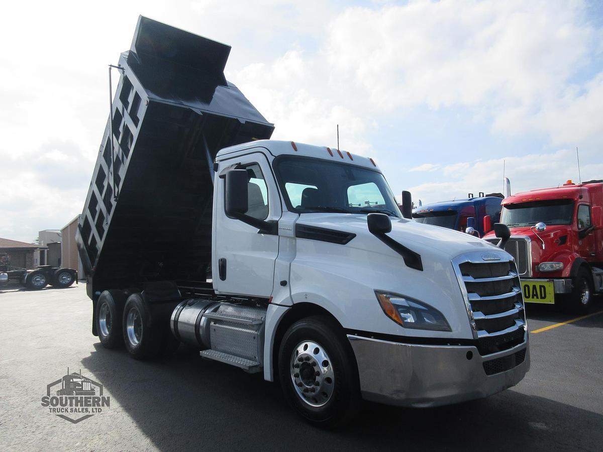 Used 2019 FREIGHTLINER CASCADIA 126