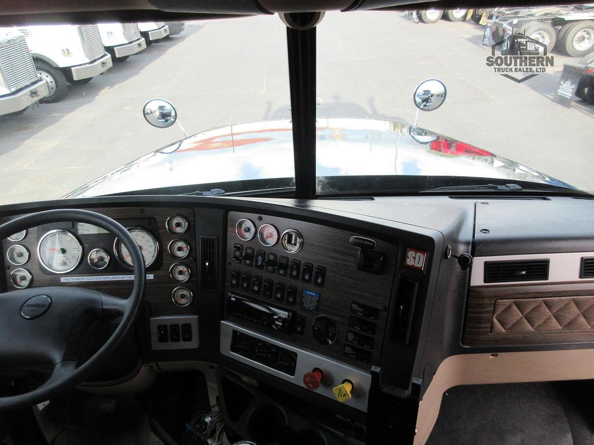 Used 2021 FREIGHTLINER CORONADO 122 SD