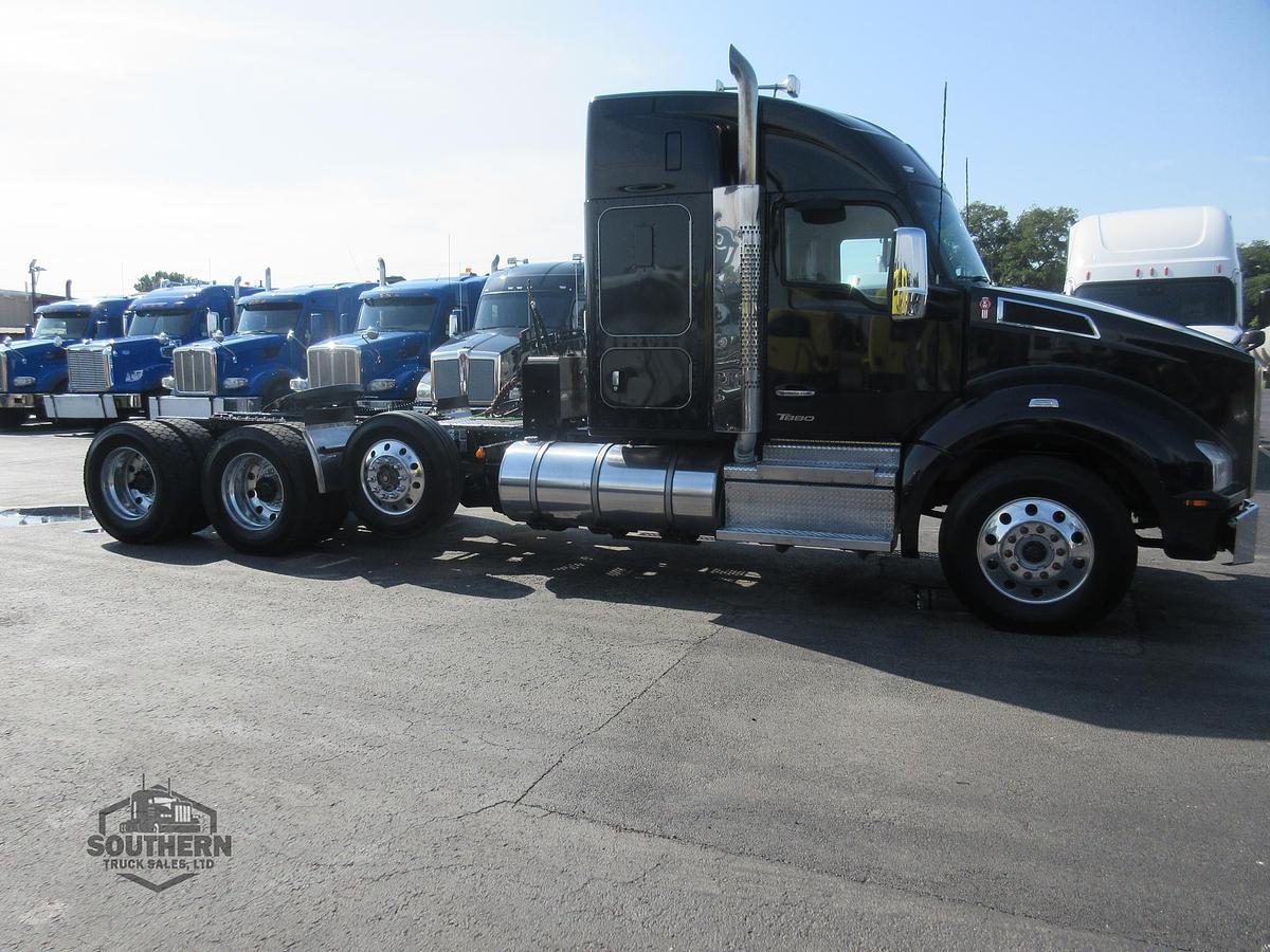 Used 2023 KENWORTH T880