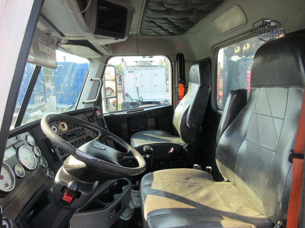 Used 2018 FREIGHTLINER 122SD
