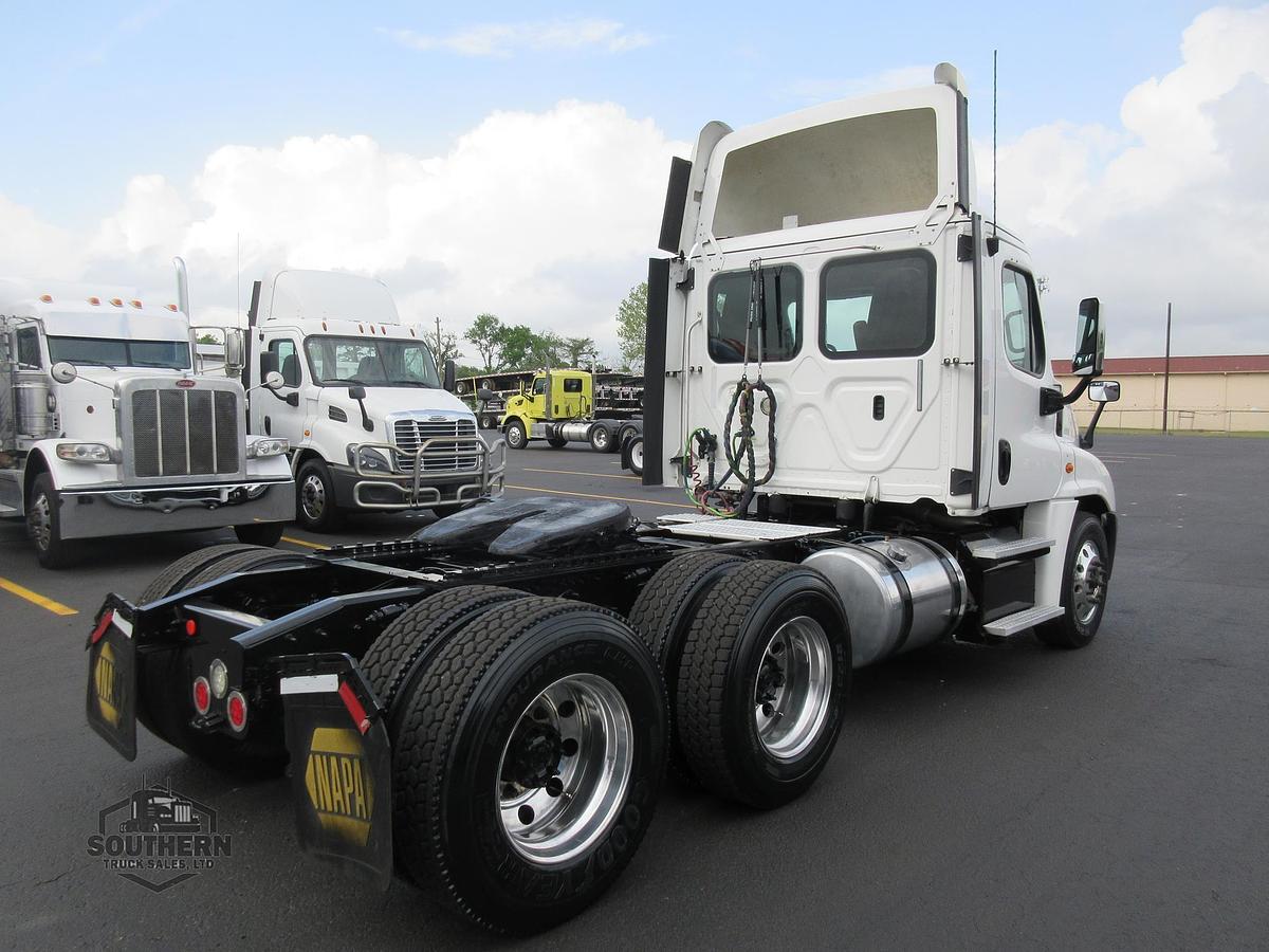 Used 2018 FREIGHTLINER CASCADIA 125