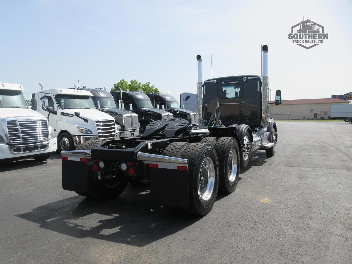 Used 2025 PETERBILT 567