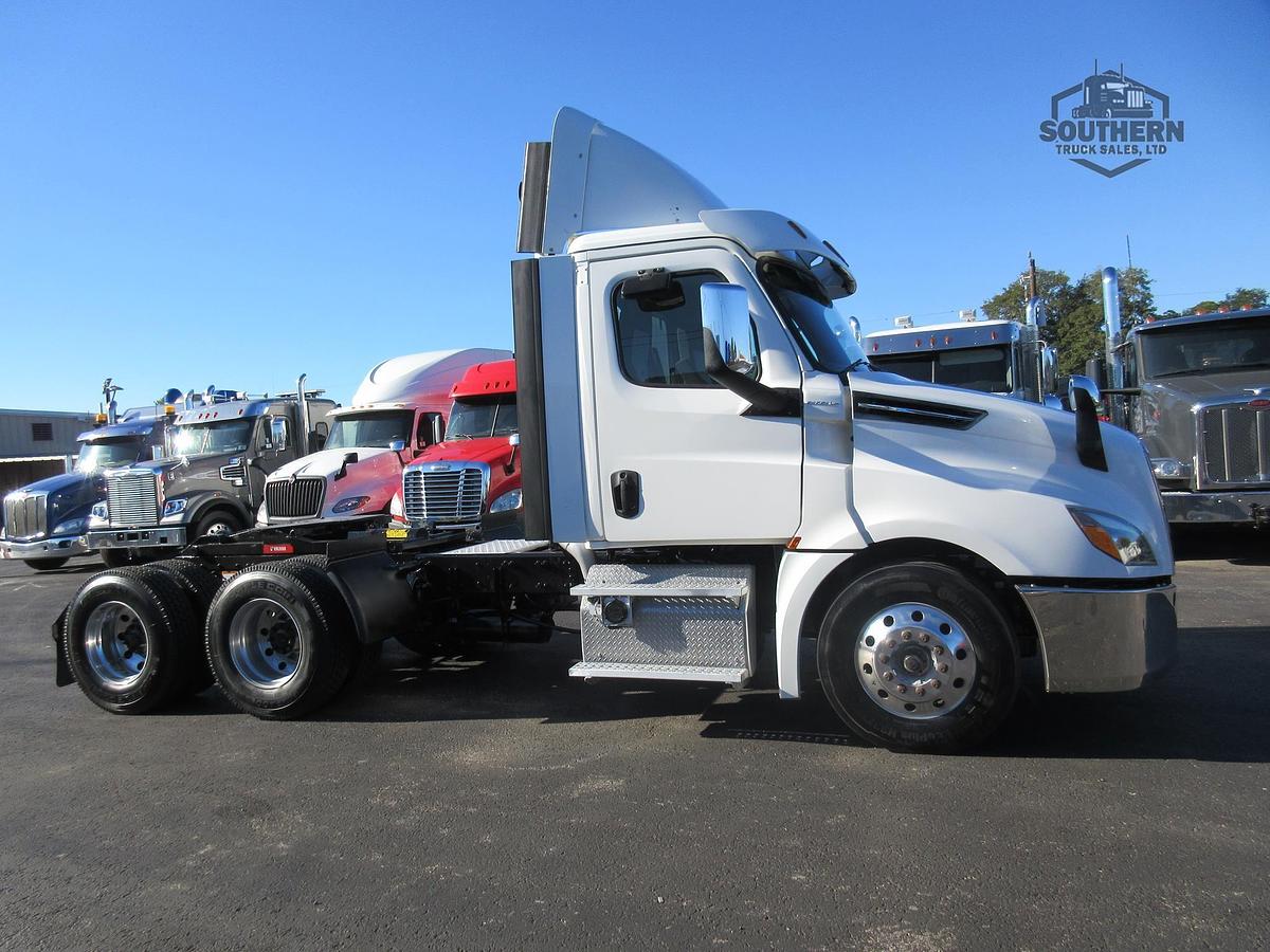 Used 2019 FREIGHTLINER CASCADIA 126