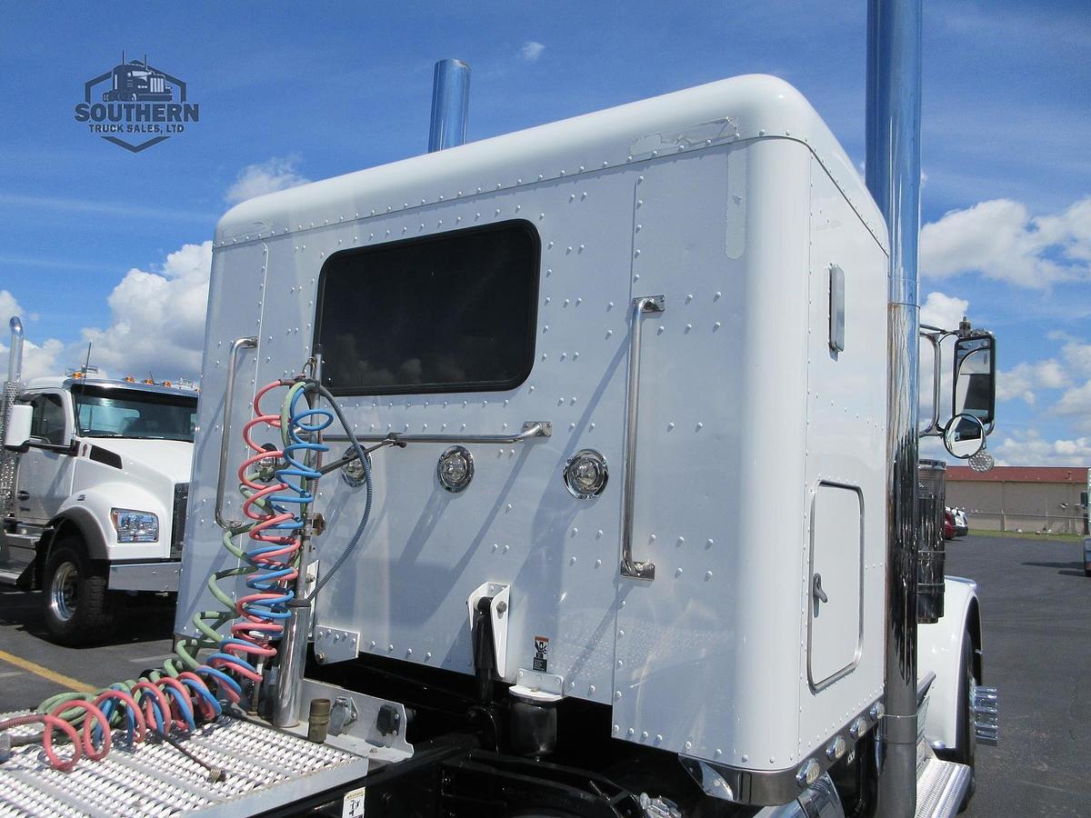 Used 2021 PETERBILT 389