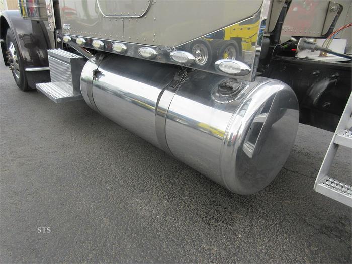 Used 2017 PETERBILT 389