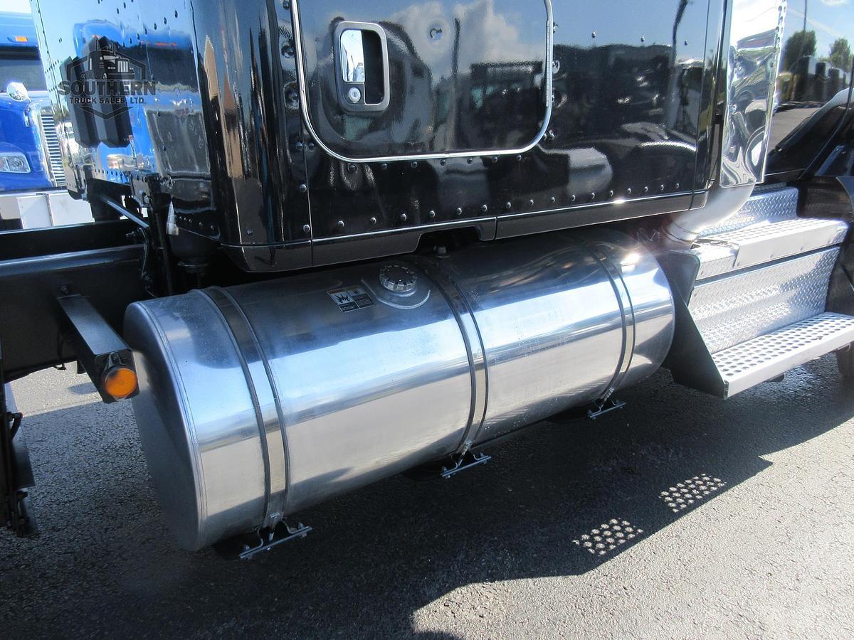 Used 2023 KENWORTH T880