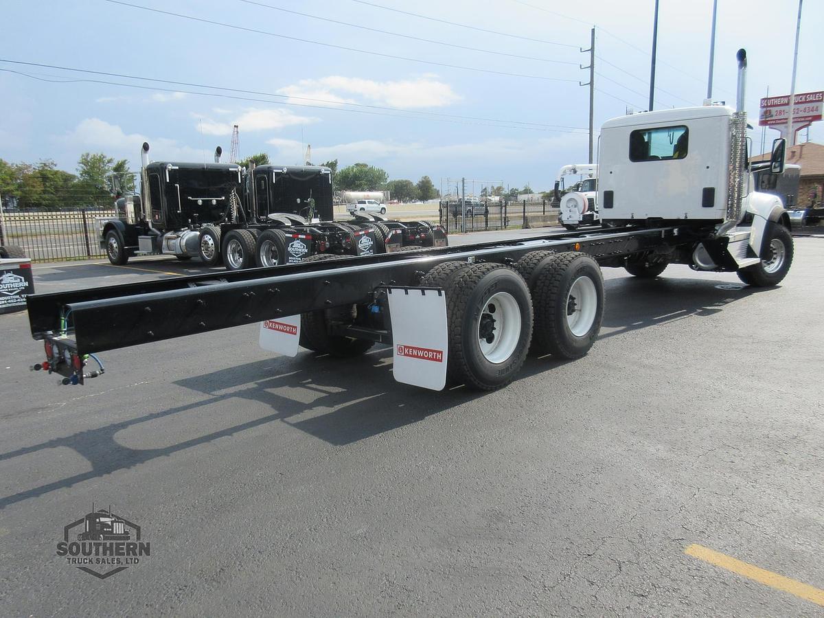 2024 KENWORTH T880