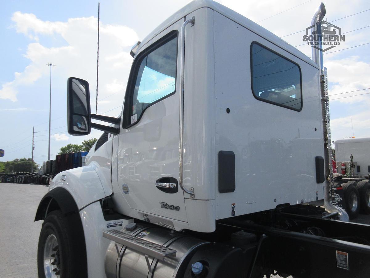2025 KENWORTH T880
