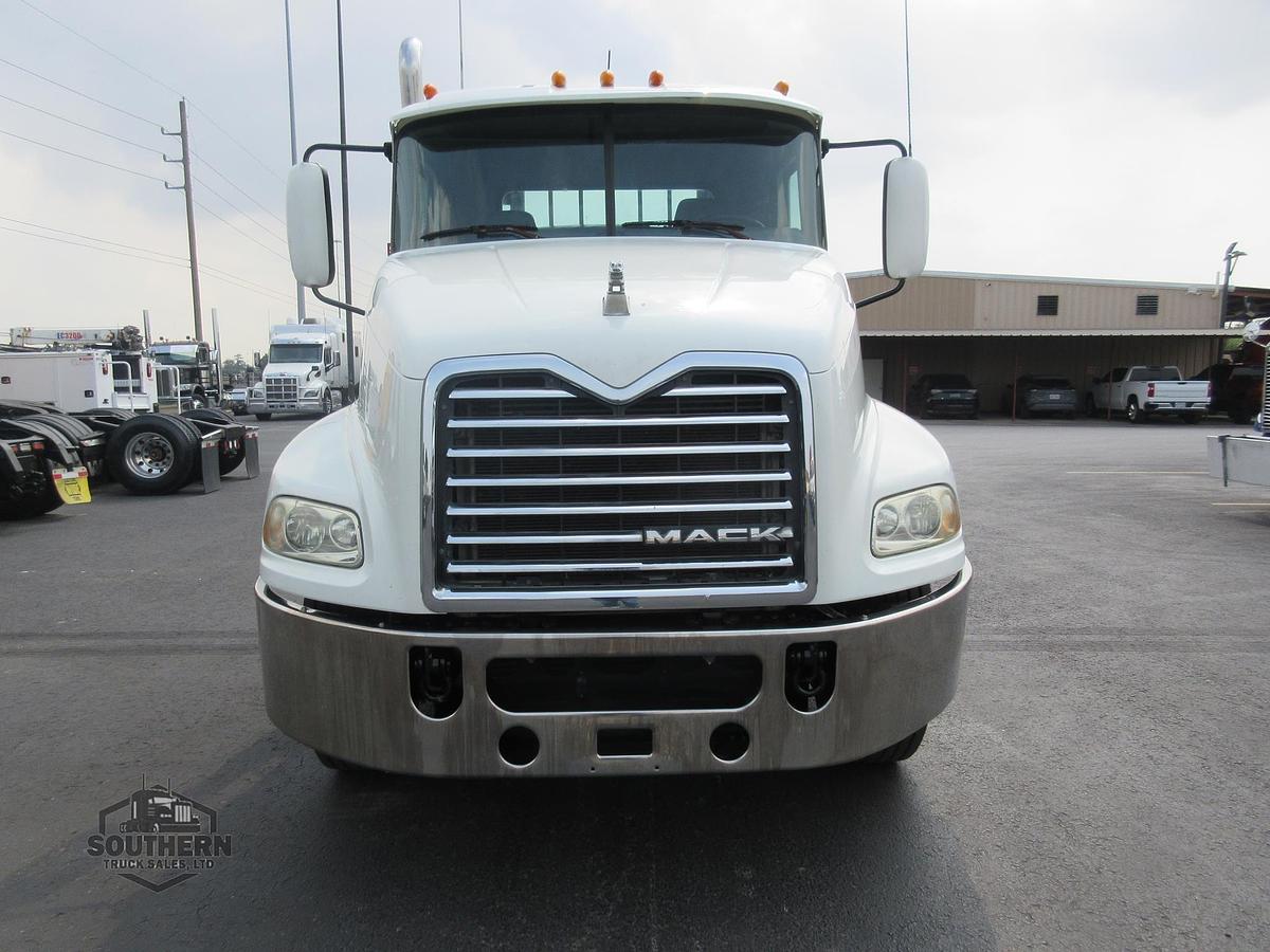 Used 2014 MACK PINNACLE CXU613