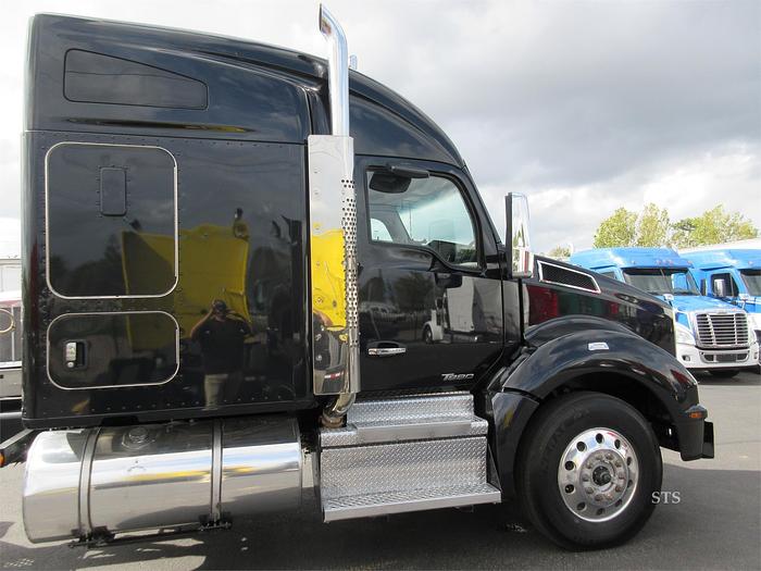 Used 2021 KENWORTH T880