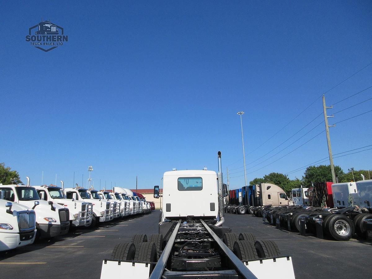 2025 KENWORTH T880
