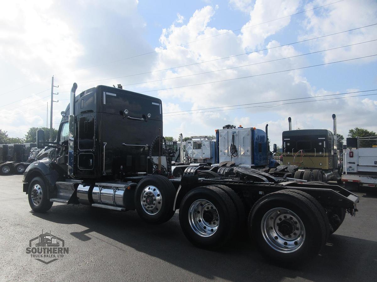Used 2023 KENWORTH T880