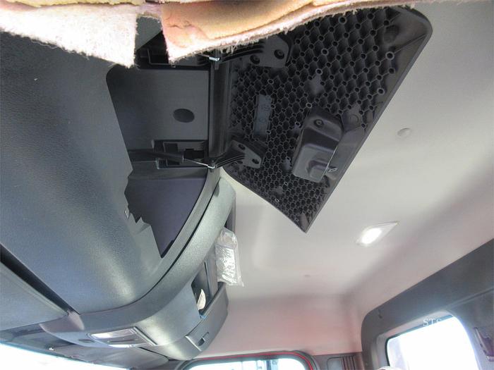 Used 2018 FREIGHTLINER CASCADIA 126