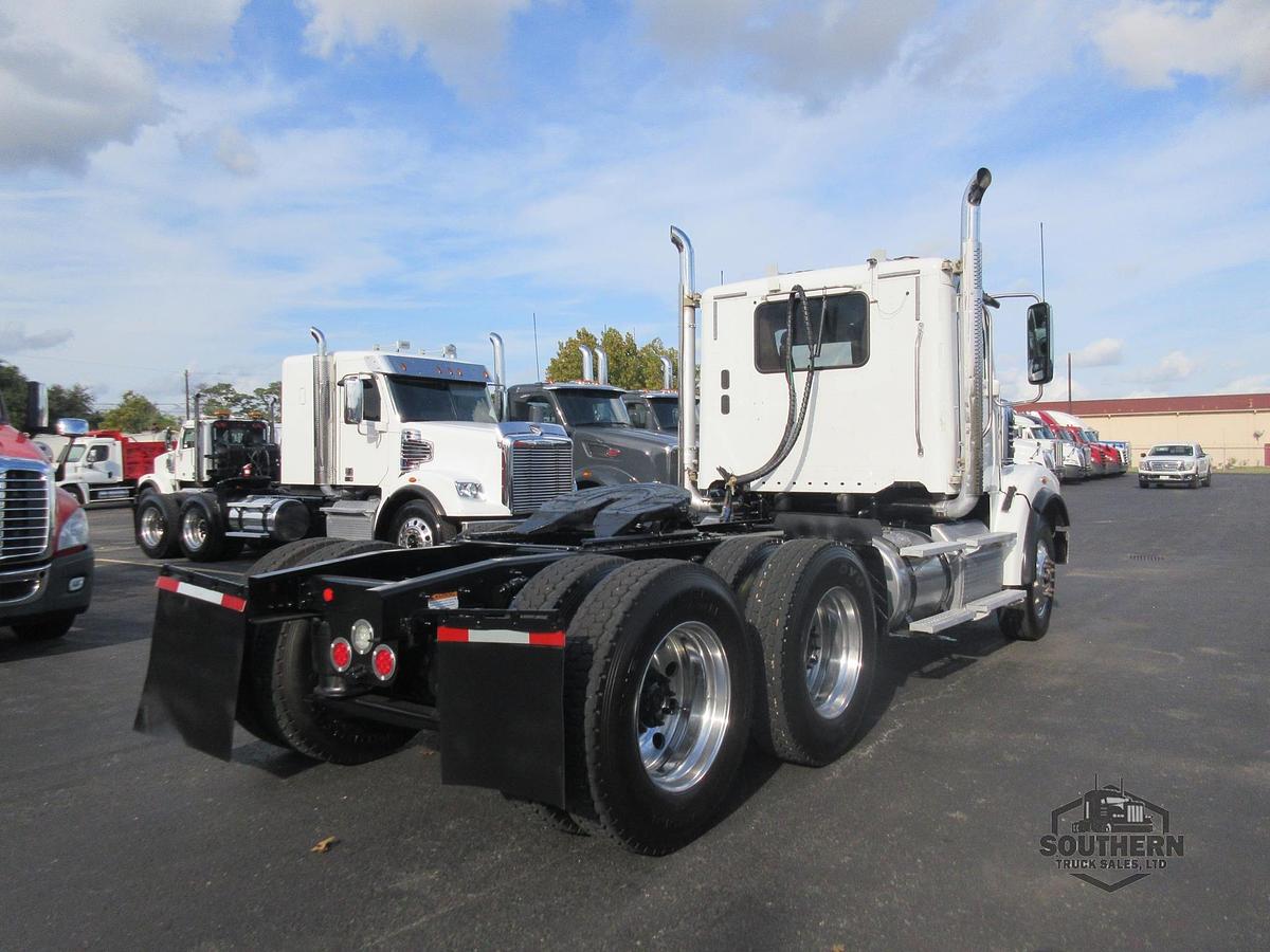 Used 2019 FREIGHTLINER 122SD