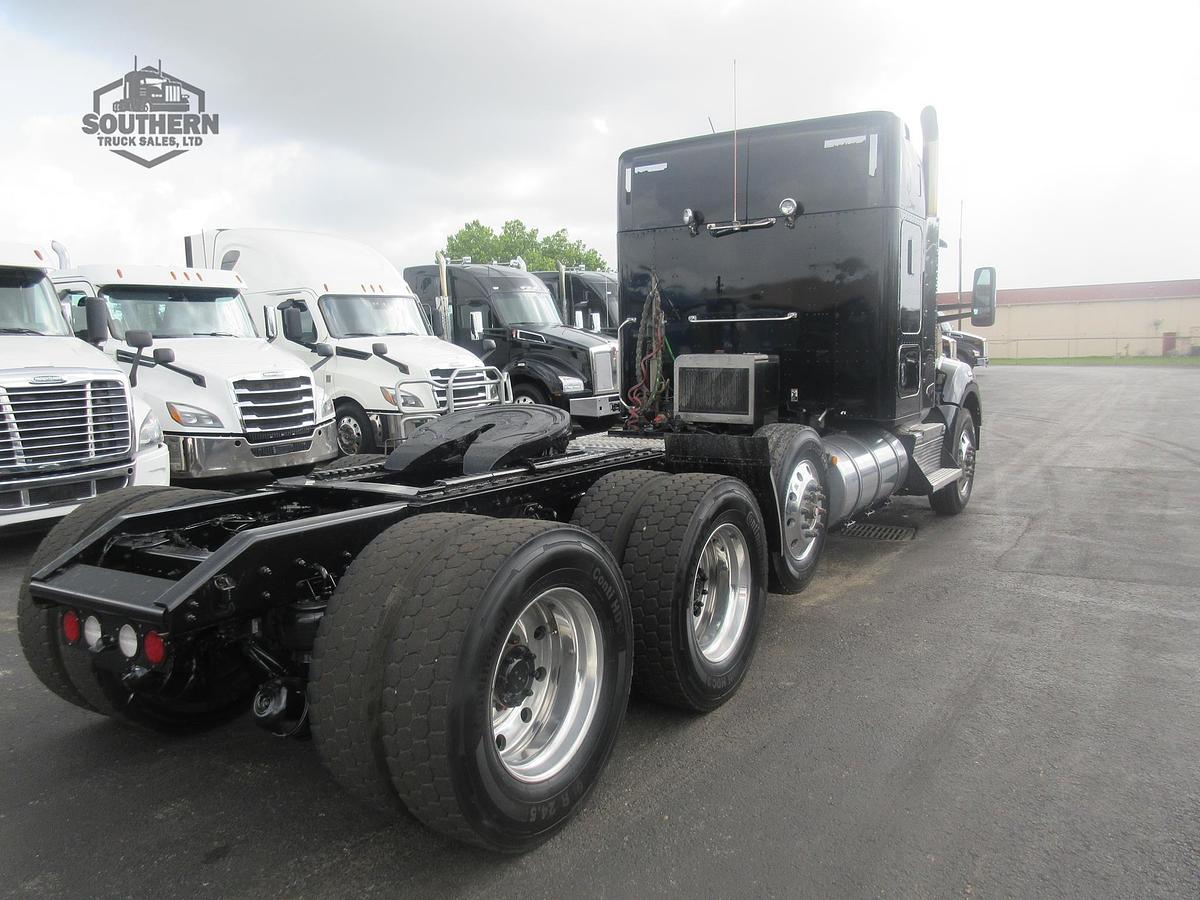 Used 2023 KENWORTH T880