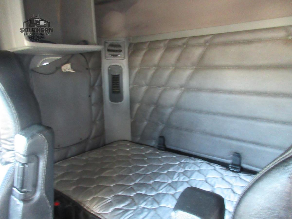 Used 2020 FREIGHTLINER 122SD