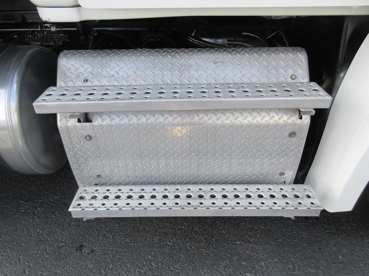 Used 2019 FREIGHTLINER CASCADIA 126