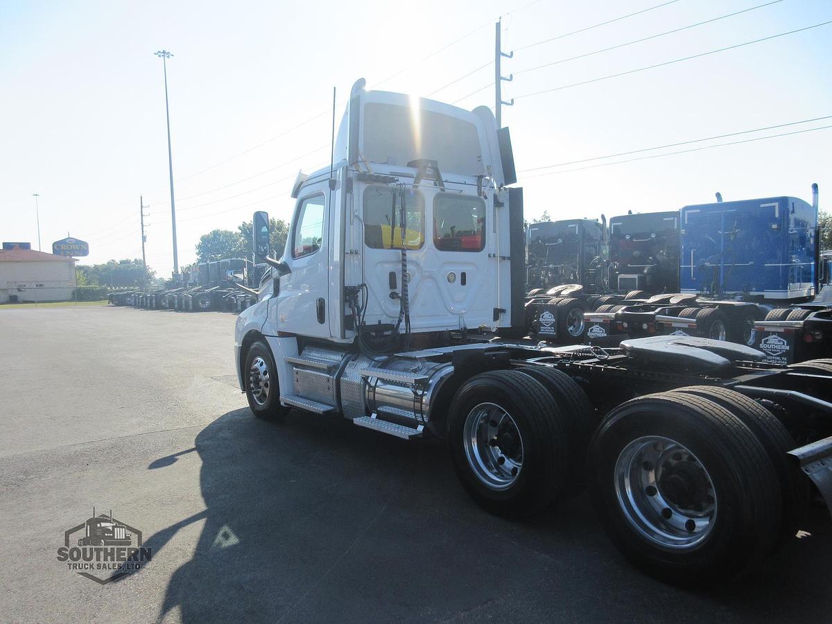 Used 2020 FREIGHTLINER CASCADIA 126