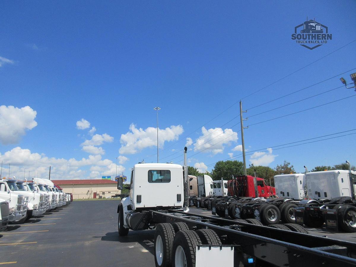 2025 KENWORTH T880