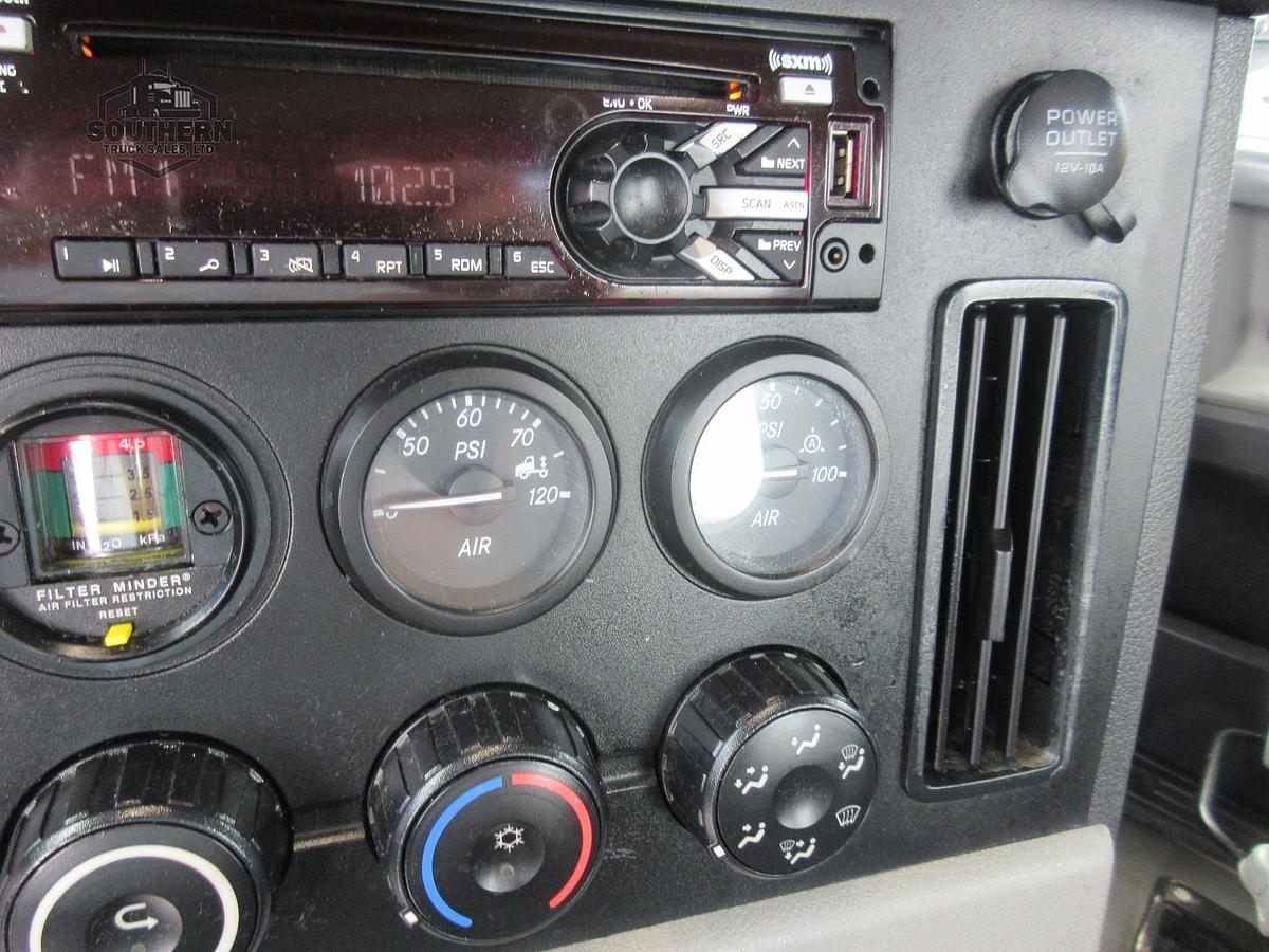 Used 2019 FREIGHTLINER CASCADIA 126