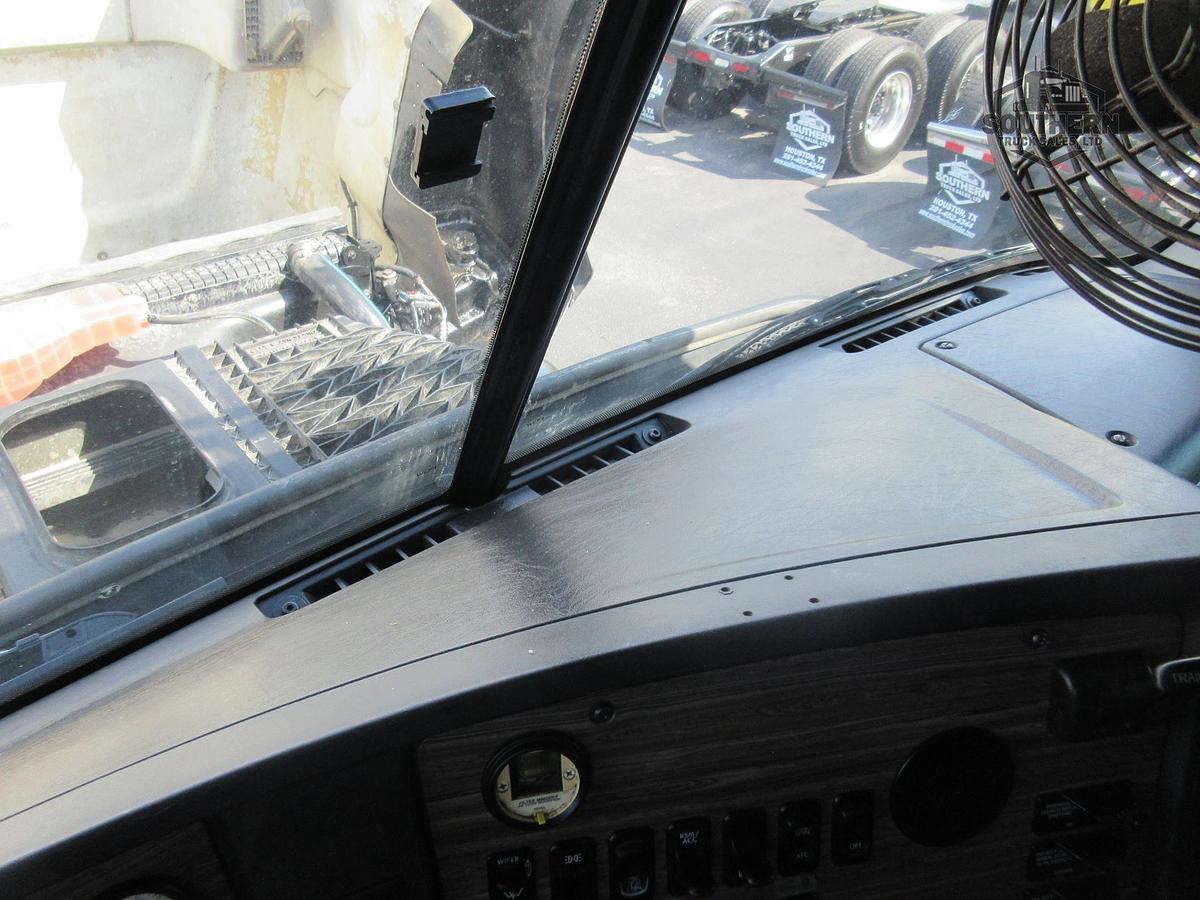 Used 2019 FREIGHTLINER 122SD