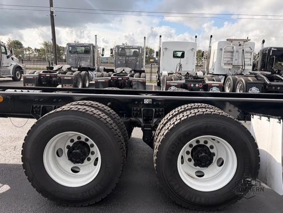 Used 2025 KENWORTH T880