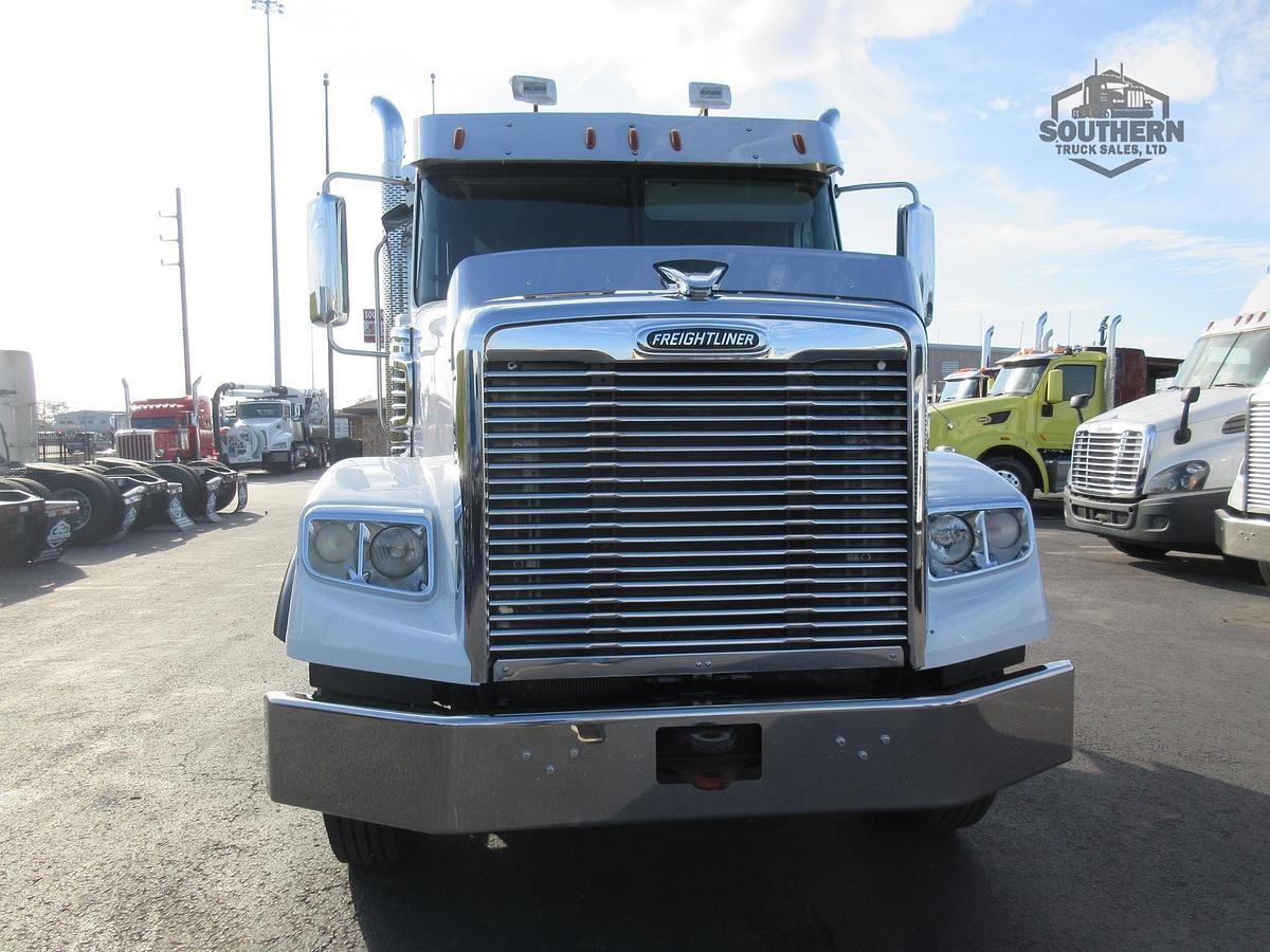 Used 2019 FREIGHTLINER 122SD