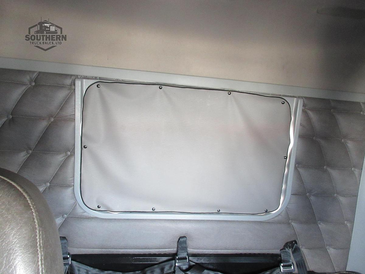 Used 2019 FREIGHTLINER 122SD