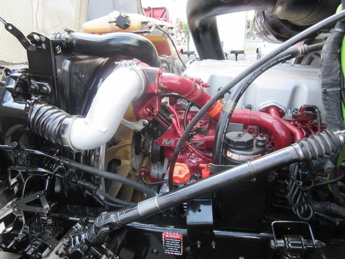 Used 2014 MACK PINNACLE CXU613