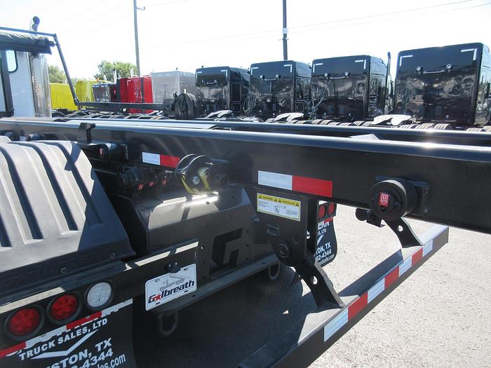 Used 2013 PETERBILT 348