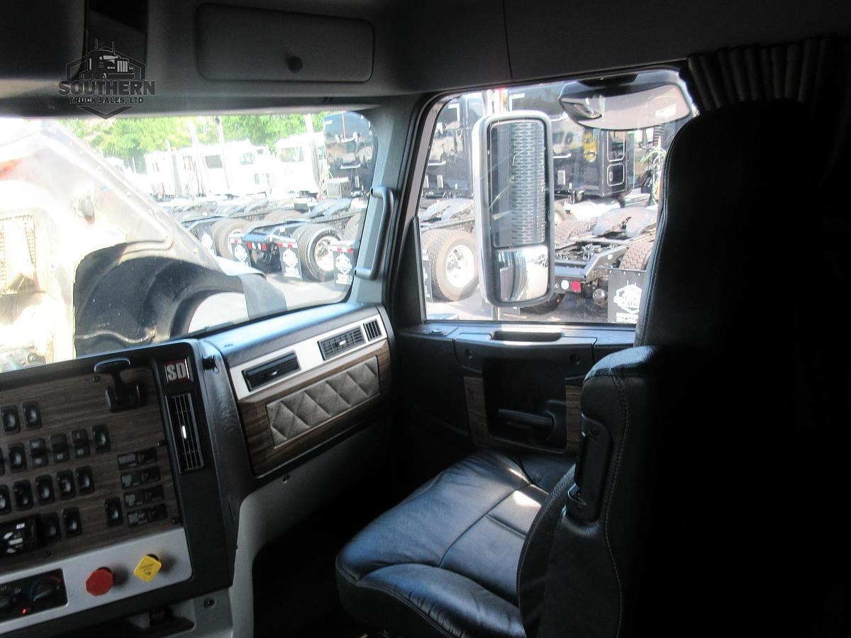 Used 2020 FREIGHTLINER 122SD