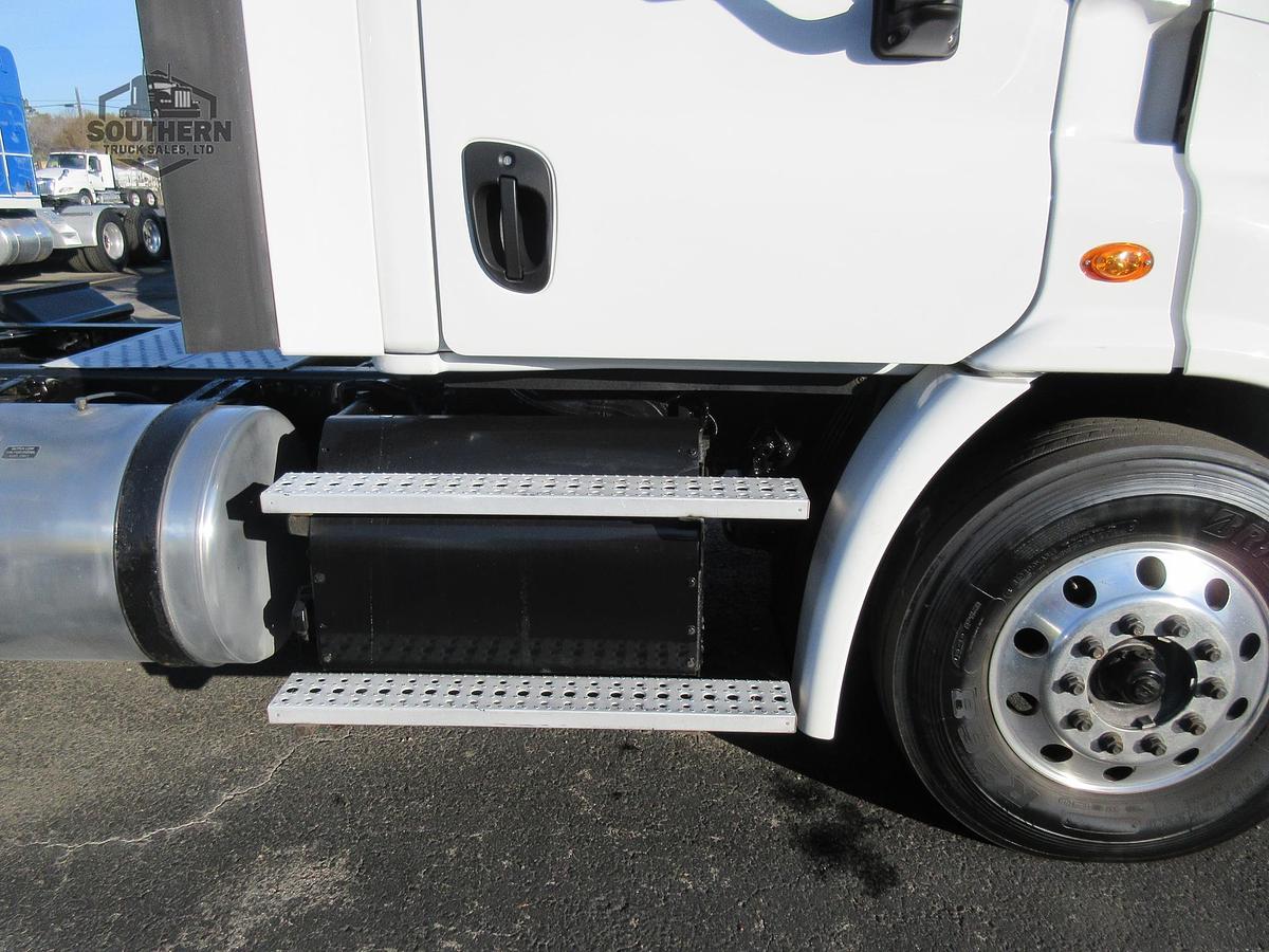 Used 2018 FREIGHTLINER CASCADIA 113