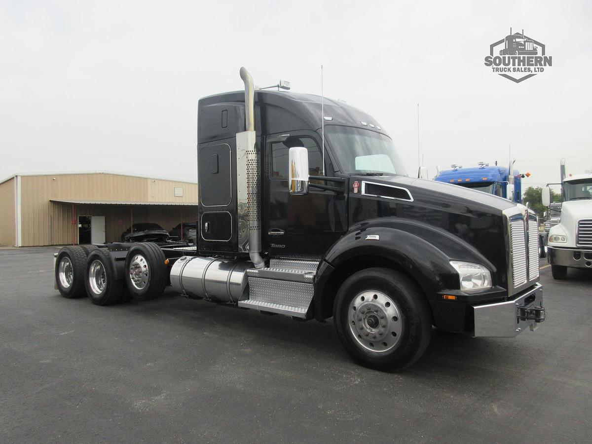 Used 2023 KENWORTH T880