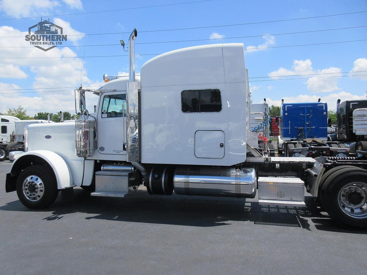 Used 2020 PETERBILT 389