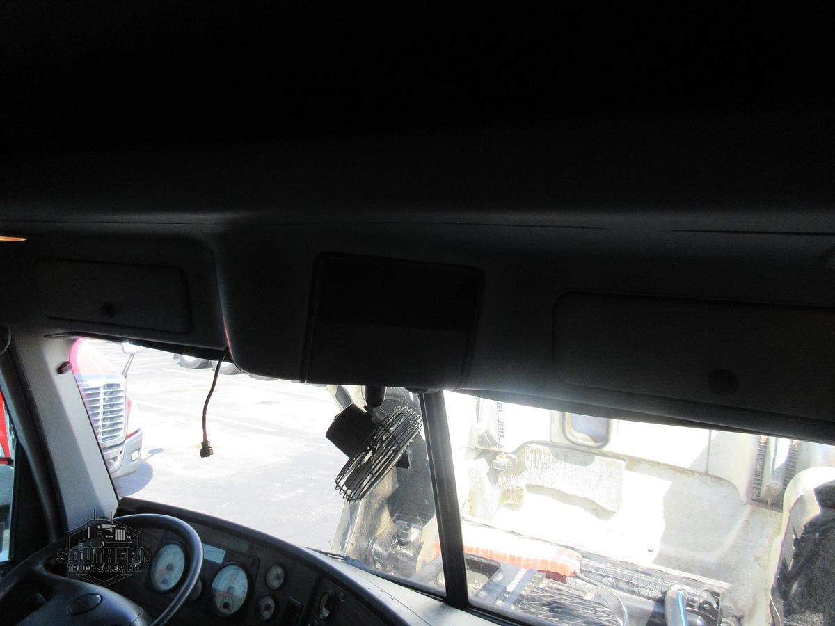 Used 2019 FREIGHTLINER 122SD