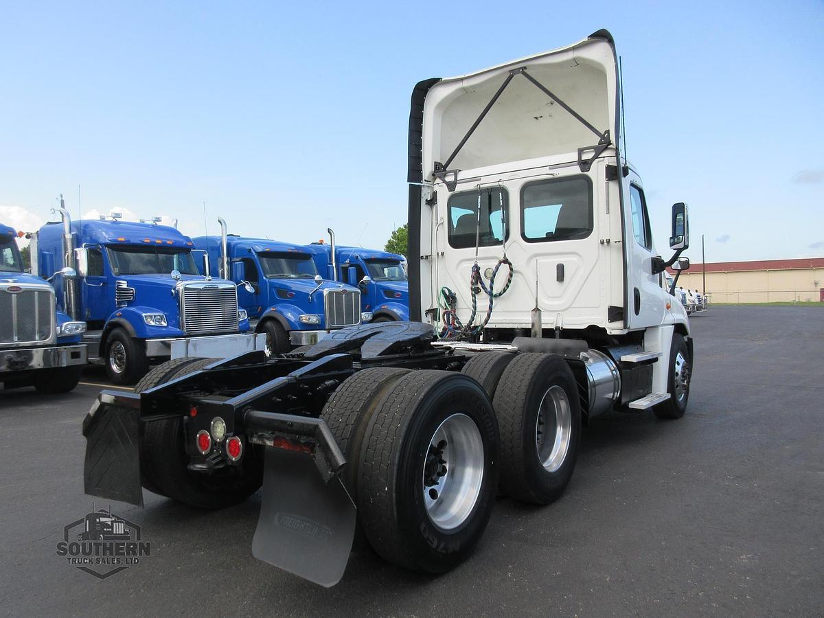 Used 2019 FREIGHTLINER CASCADIA 125