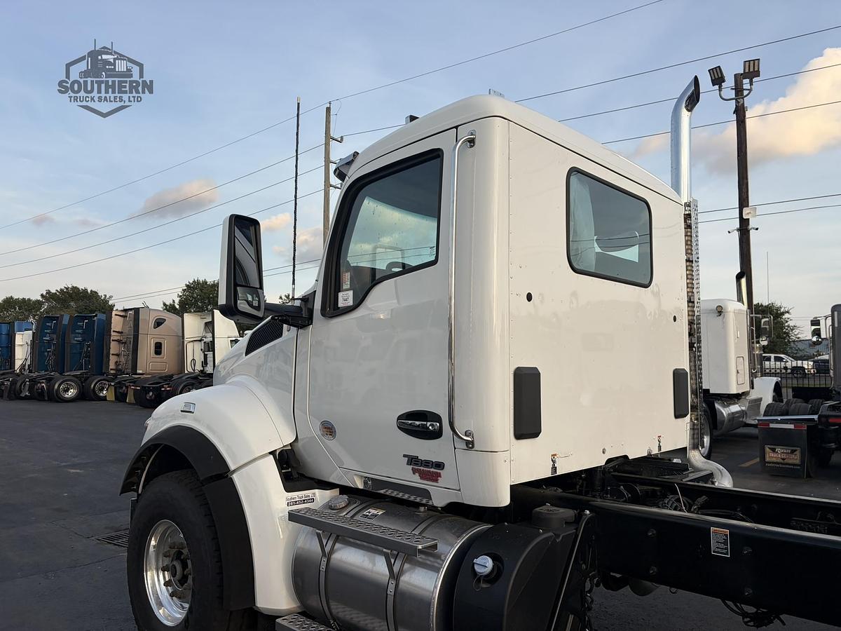 2025 KENWORTH T880