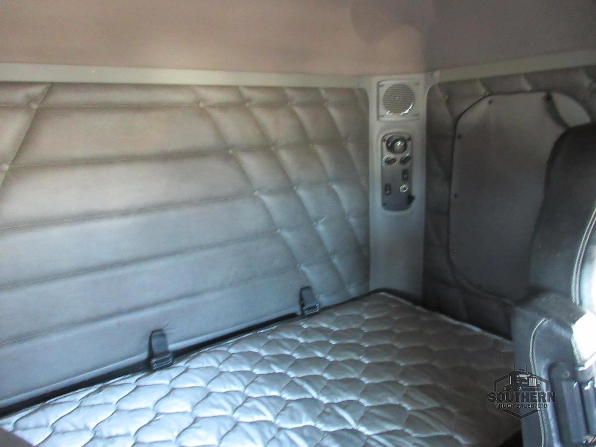 Used 2020 FREIGHTLINER 122SD