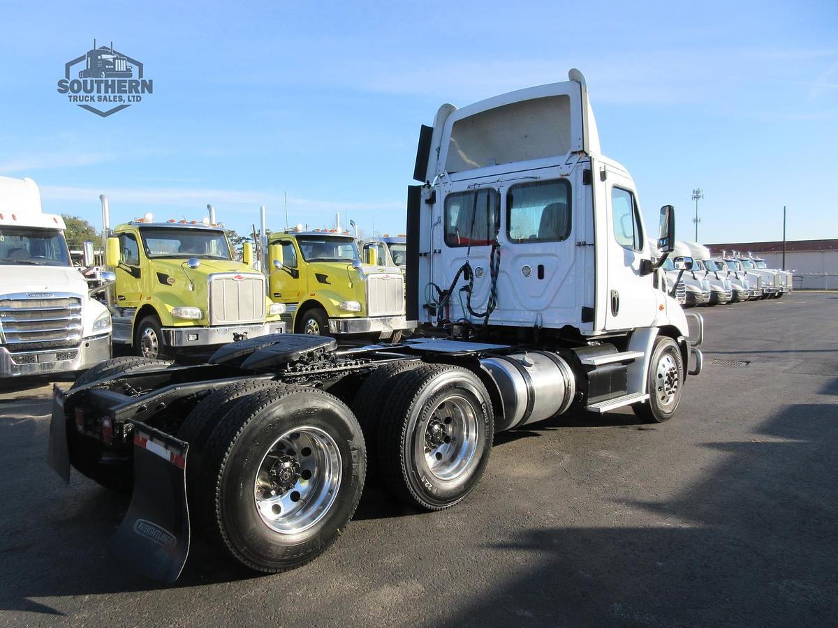 Used 2018 FREIGHTLINER CASCADIA 113