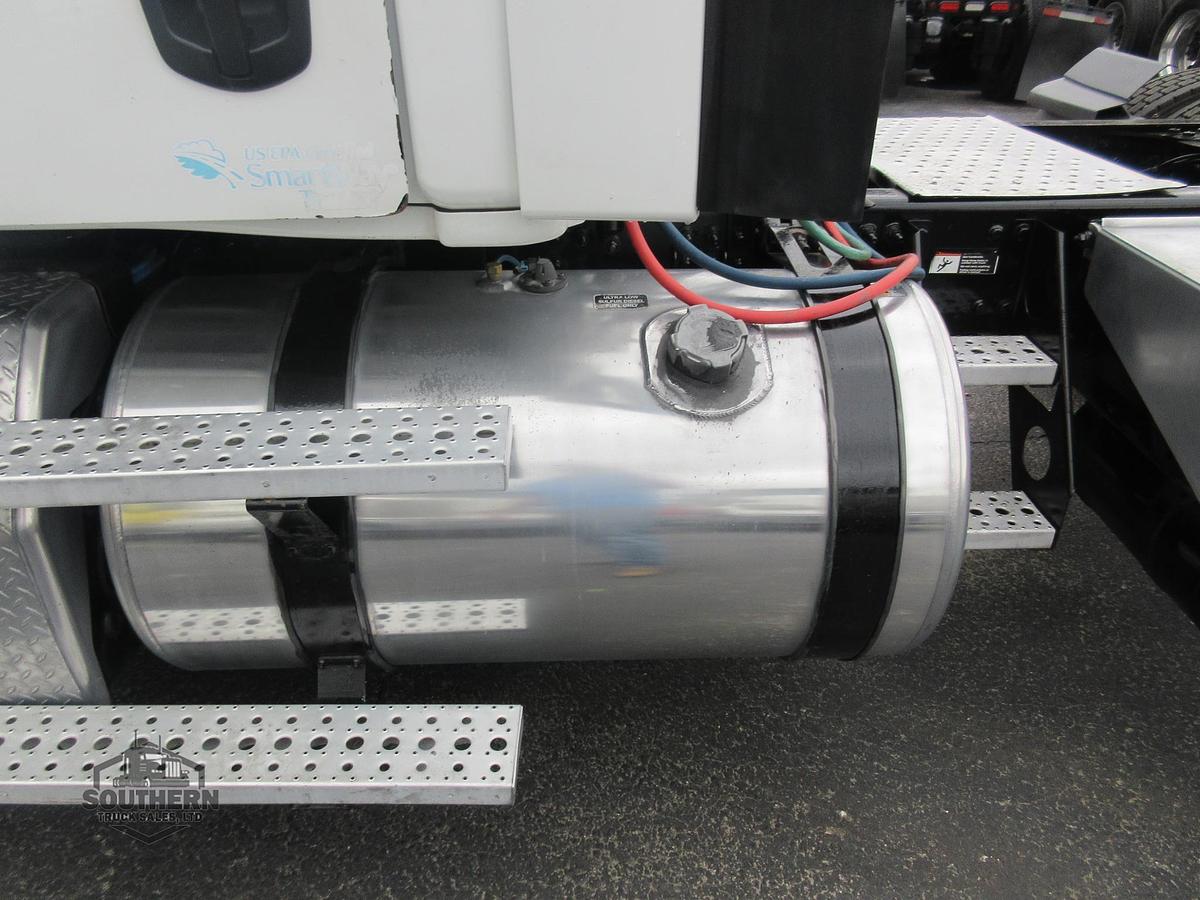 Used 2019 FREIGHTLINER CASCADIA 126