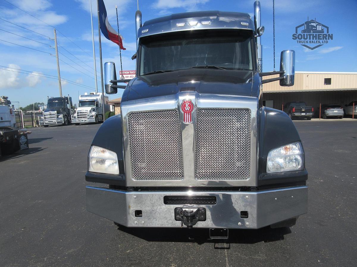 Used 2023 KENWORTH T880