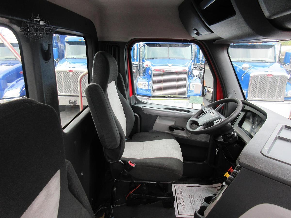 Used 2019 FREIGHTLINER CASCADIA 126