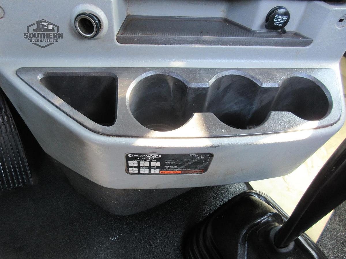 Used 2019 FREIGHTLINER 122SD