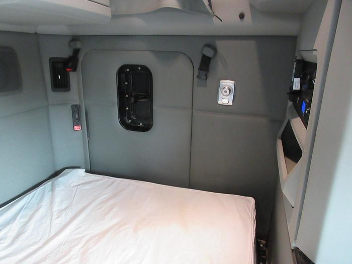 Used 2021 KENWORTH T880