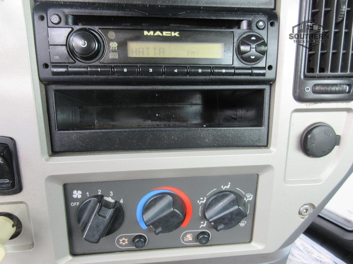 Used 2014 MACK PINNACLE CXU613