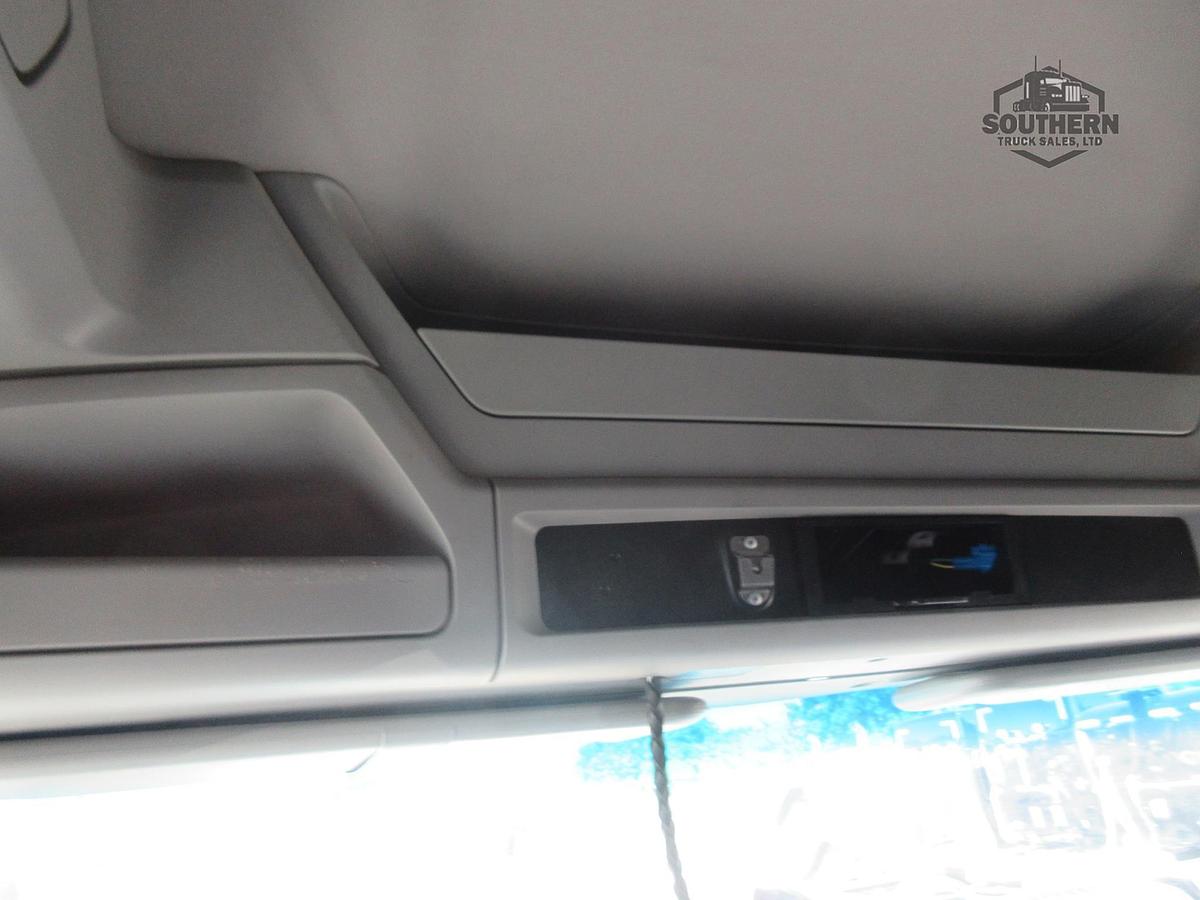 Used 2023 KENWORTH T880